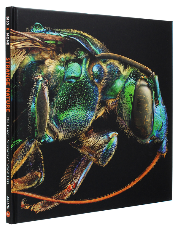 Бумажная книга «Strange Nature. The Insect Portraits of Levon Biss», автор Грегори Мон - фото №1