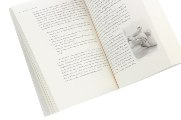 Бумажная книга «Infant Massage. A Handbook for Loving Parents», автор Вимала МакКлюр - фото №1