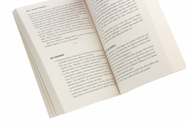 Бумажная книга «Alien Thinking. How to Bring Your Breakthrough Ideas to Life», авторов Майкл Уэйд, Сирил Буке, Жан-Луи Барсу - фото №1