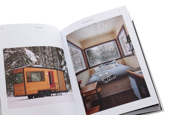 Бумажная книга «Tiny House: Live Small, Dream Big», автор Брент Хивенер - фото №1