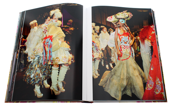 Книга «John Galliano: Unseen» – Роберт Файрер, купить по цене 4779