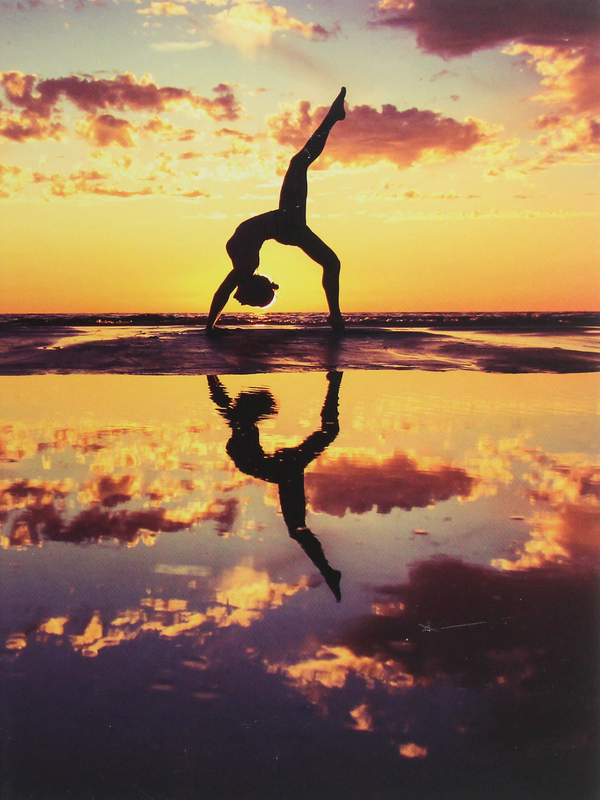 Бумажная книга «Yoga Beach» - фото №1