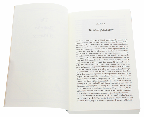 Бумажная книга «The Bookseller of Florence: Vespasiano da Bisticci and the Manuscripts that Illuminated the Renaissance», автор Росс Кинг - фото №1