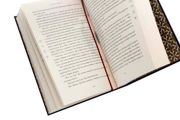 Бумажная книга «Throne of Glass. Collector's Edition», автор Сара Дж. Маас - фото №1