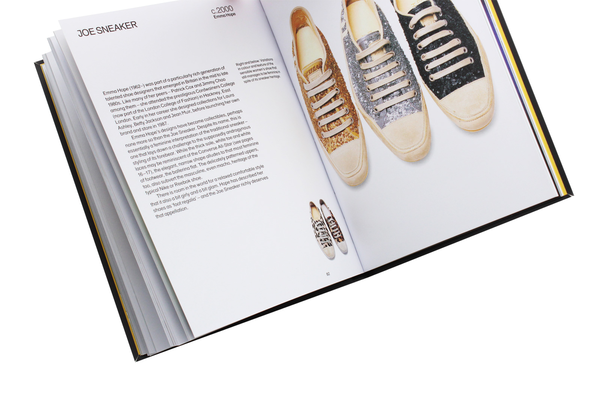 Бумажная книга «Fifty Shoes that Changed the World» - фото №1