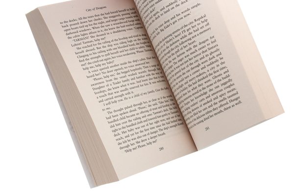 Бумажная книга «City of Dragons. The Rain Wild Chronicles #3», автор Робин Хобб - фото №1