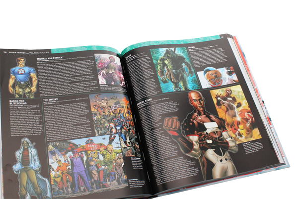 Бумажная книга «Ultimate Marvel: Includes two exclusive prints », авторов Адам Брей, Стивен Вячек, Мелани Скотт, Лоррейн Синк - фото №1