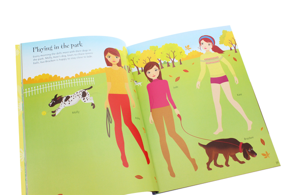 Бумажная книга «Sticker Dolly Dressing. Puppies and Kittens», автор Фиона Уотт - фото №1