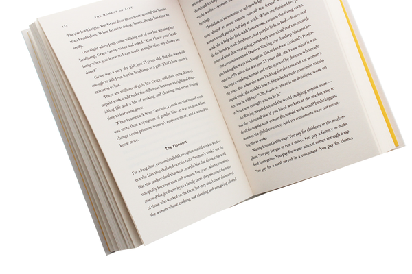 Бумажная книга «The Moment of Lift», автор Мелинда Гейтс - фото №1
