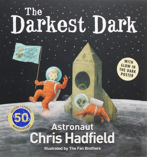 Паперова книга «The Darkest Dark», автор Кріс Хедфілд - фото №1