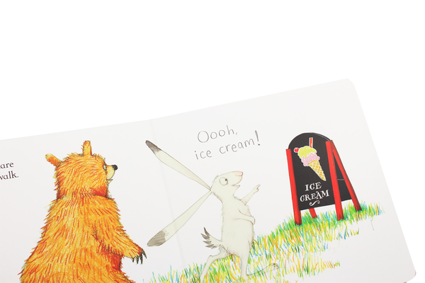 Бумажная книга «Mine! Bear and Hare», автор Эмили Грэветт - фото №1
