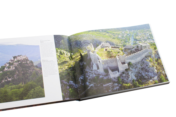 Бумажная книга «Castles of the World», автор Филлис Джестайс - фото №1