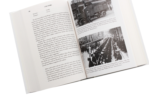 Бумажная книга «Waffen-SS: Hitler's Army at War», автор Адриан Гилберт - фото №1