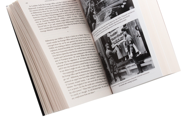 Паперова книга «Appeasing Hitler», автор Тім Бувері - фото №1