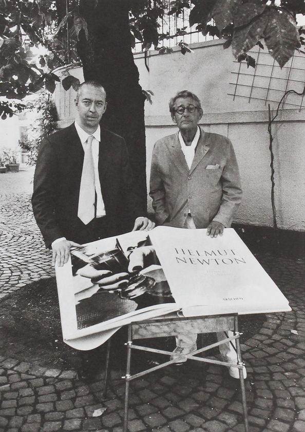 Бумажная книга «Helmut Newton. SUMO. 20th Anniversary», авторов Джун Ньютон, Хельмут Ньютон - фото №1