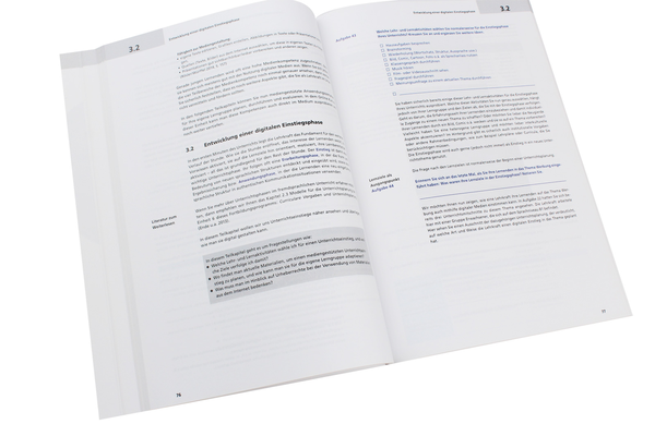 Бумажная книга «DLL 9. Unterrichten mit digitalen Medien (+ DVD-Rom)» - фото №1
