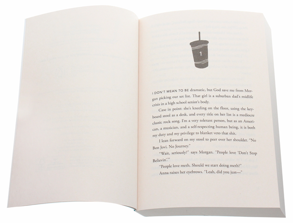 Бумажная книга «Leah on the Offbeat», автор Бекки Алберталли - фото №1