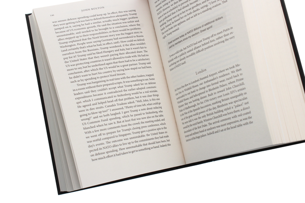 Паперова книга «The Room Where It Happened», автор Джон Болтон Сміт - фото №1