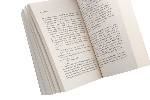 Бумажная книга «The Blind Assassin», автор Маргарет Этвуд - фото №1