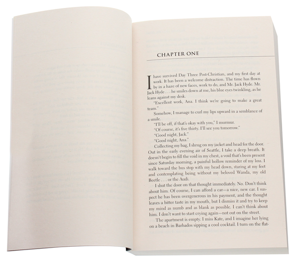 Паперова книга «Fifty Shades Darker. Official Movie Tie-in Edition, Includes Bonus Material», автор Е. Л. Джеймс - фото №1