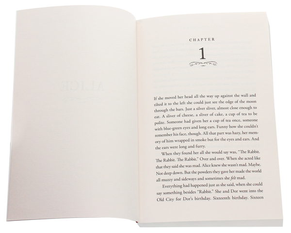 Паперова книга «Alice», автор Крістіна Генрі - фото №1