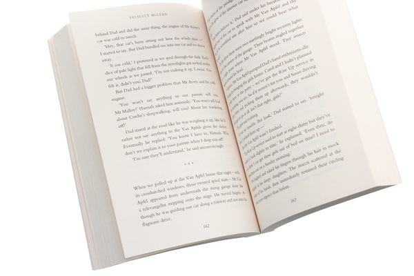 Бумажная книга «The Van Apfel Girls Are Gone», автор Фелисити Маклин - фото №1