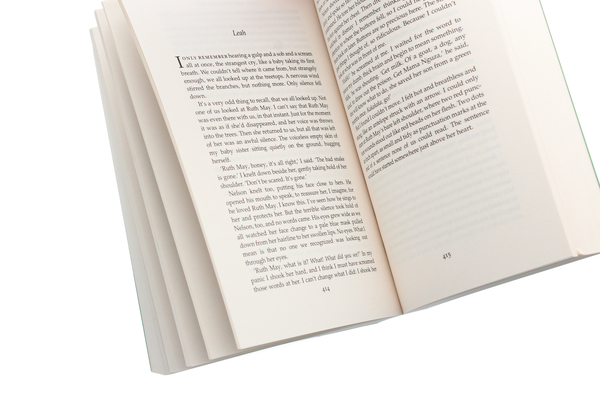 Паперова книга «The Poisonwood Bible», автор Барбара Кінгсолвер - фото №1