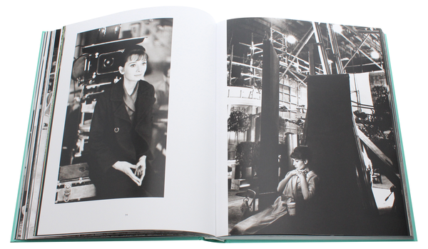 Паперова книга «Audrey Hepburn: Photographs 1953-1966», автор Боб Віллоубі - фото №1