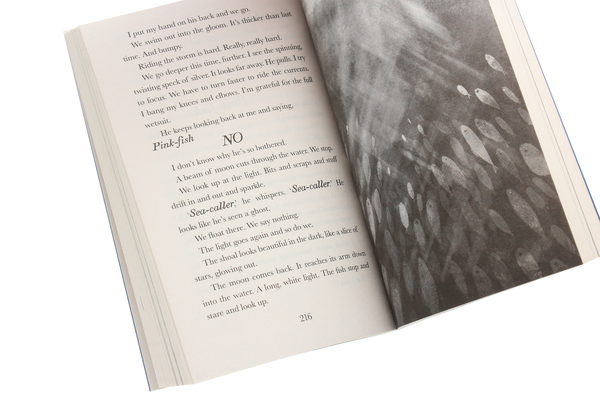 Паперова книга «Fish Boy», автор Хлоя Дайкін - фото №1