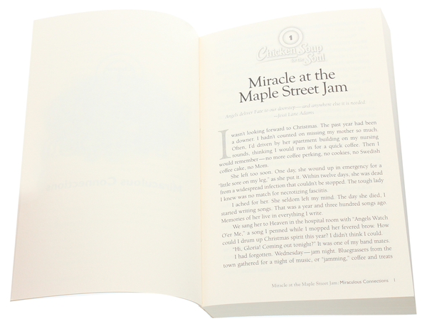 Бумажная книга «Chicken Soup for the Soul. 101 Inspirational Stories about Hope, Answered Prayers, and Divine Intervention. Miracles Happen», авторов Джек Кэнфилд, Марк Виктор Хансен, Эми Ньюмарк - фото №1