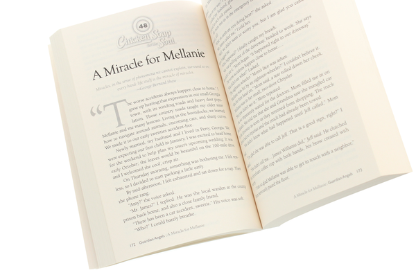 Бумажная книга «Chicken Soup for the Soul. 101 Inspirational Stories about Hope, Answered Prayers, and Divine Intervention. Miracles Happen», авторов Джек Кэнфилд, Марк Виктор Хансен, Эми Ньюмарк - фото №1