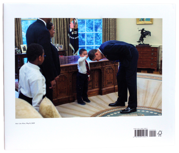 Паперова книга «Obama. An Intimate Portrait», автор Піт Соуза - фото №1