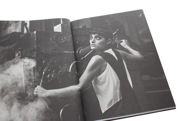 Бумажная книга «Peter Lindbergh. Untold Stories», автор Питер Линдберг - фото №1