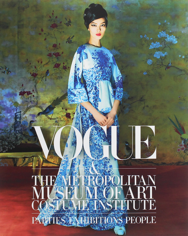 Бумажная книга «Vogue and the Metropolitan Museum of Art Costume Institute: Updated Edition», авторов Хлоя Малле, Хамиш Боулз - фото №1