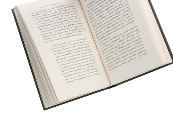 Бумажная книга «Twilight of Democracy. The Failure of Politics and the Parting of Friends», автор Энн Эпплбаум - фото №1