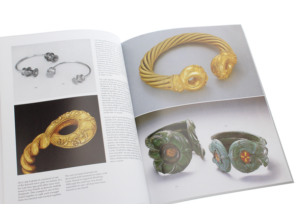 Бумажная книга «7000 Years of Jewellery» - фото №1