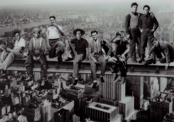 «Стерео открытка Kartenvertrieb Men On Steel Beam», бренда LM Kartenvertrieb - фото №1