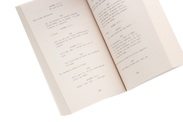 Бумажная книга «Finding Audrey», автор Софи Кинселла - фото №1