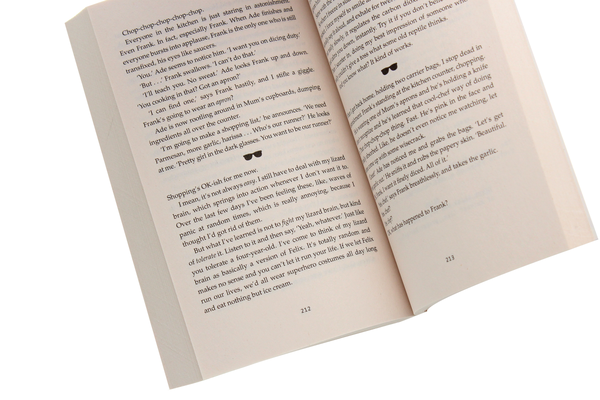 Бумажная книга «Finding Audrey», автор Софи Кинселла - фото №1