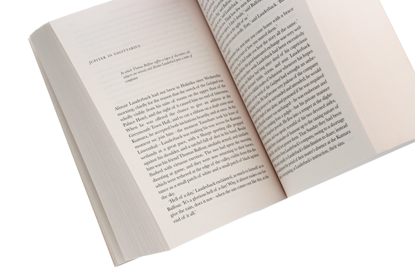 Паперова книга «The Luminaries», автор Елінор Каттон - фото №1