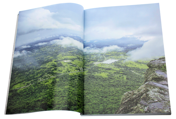Бумажная книга «Gateway To Another World», автор Дайсуке Симидзу - фото №1