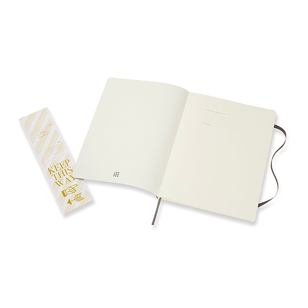  «Блокнот Moleskine Classic большой нелинованный коричневый (QP623P14)», бренда Moleskine - фото №1
