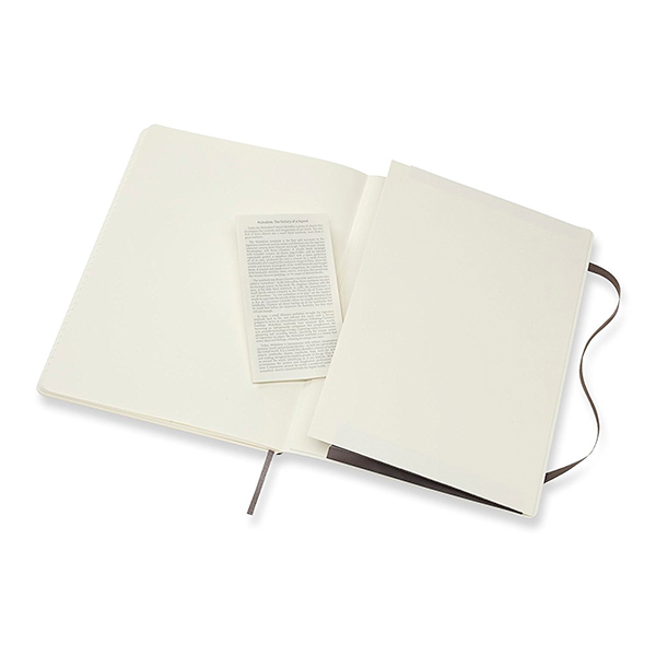  «Блокнот Moleskine Classic большой нелинованный коричневый (QP623P14)», бренда Moleskine - фото №1