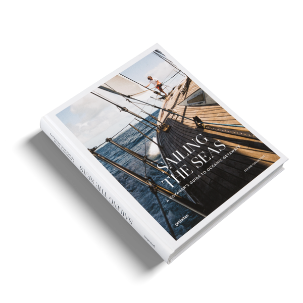 Бумажная книга «Sailing the Seas. A Voyager's Guide to Oceanic Getaways» - фото №1