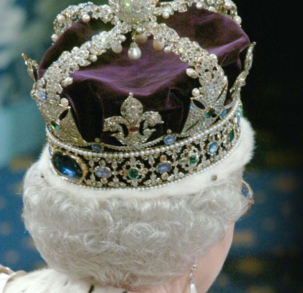 Бумажная книга «The Other Side of the Coin: The Queen, the Dresser and the Wardrobe», автор Анжела Келли - фото №1