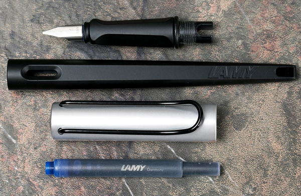  «Ручка чернильная Lamy Joy Сияющая Черная 1.1 мм (4029994)», бренда Lamy - фото №1