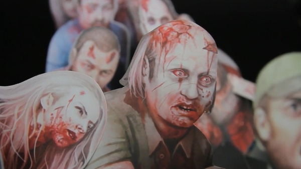 Бумажная книга «The Walking Dead: The Pop-Up Book», автор Стефани Данелль Перри - фото №1