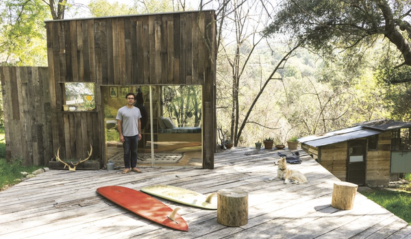 Бумажная книга «Surf Shacks. An Eclectic Compilation of Surfers' Homes from Coast to Coast and Overseas» - фото №1
