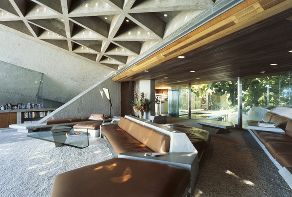 Бумажная книга «The Tale of Tomorrow. Utopian Architecture in the Modernist Realm» - фото №1