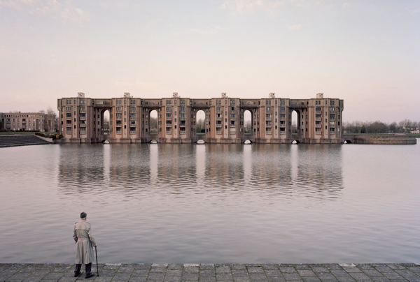 Бумажная книга «The Tale of Tomorrow. Utopian Architecture in the Modernist Realm» - фото №1